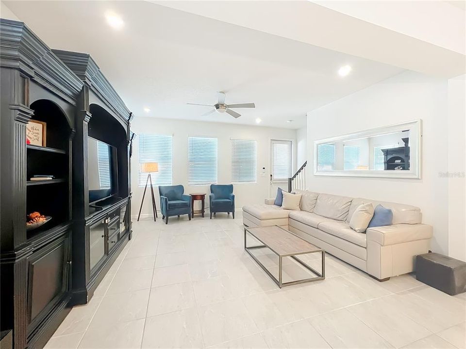 For Sale: $500,000 (4 beds, 3 baths, 2070 Square Feet)