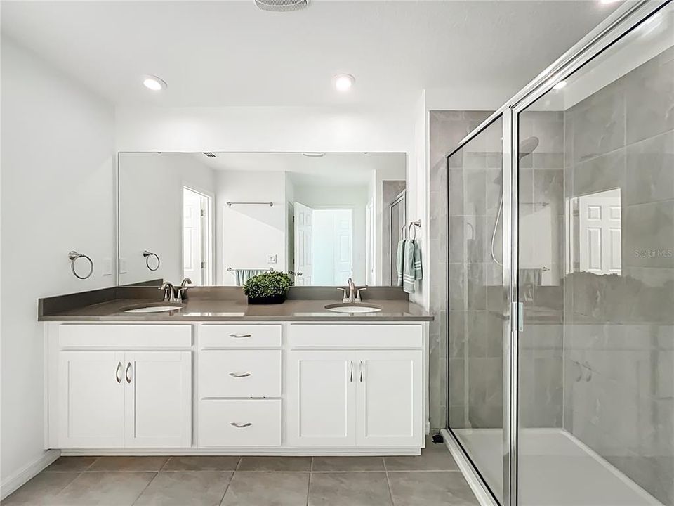 For Sale: $500,000 (4 beds, 3 baths, 2070 Square Feet)