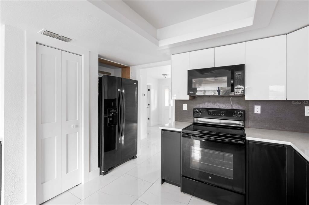 For Sale: $499,900 (3 beds, 2 baths, 1959 Square Feet)