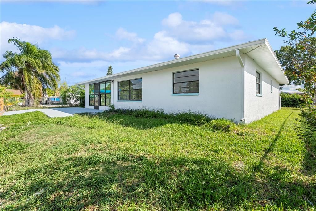 For Sale: $499,900 (3 beds, 2 baths, 1959 Square Feet)
