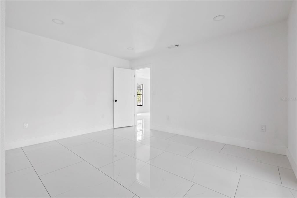 For Sale: $499,900 (3 beds, 2 baths, 1959 Square Feet)