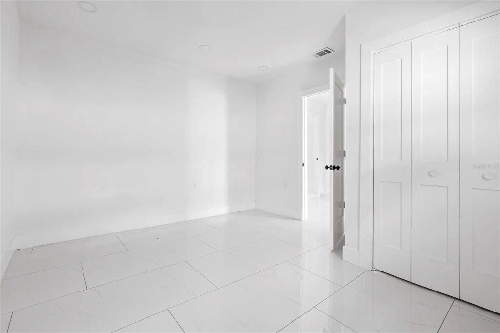 For Sale: $499,900 (3 beds, 2 baths, 1959 Square Feet)