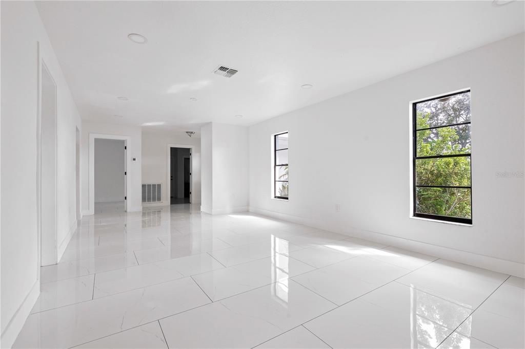 For Sale: $499,900 (3 beds, 2 baths, 1959 Square Feet)