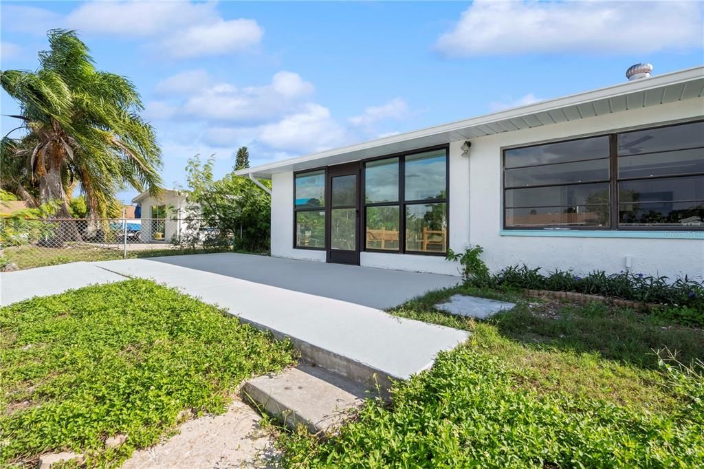 For Sale: $499,900 (3 beds, 2 baths, 1959 Square Feet)