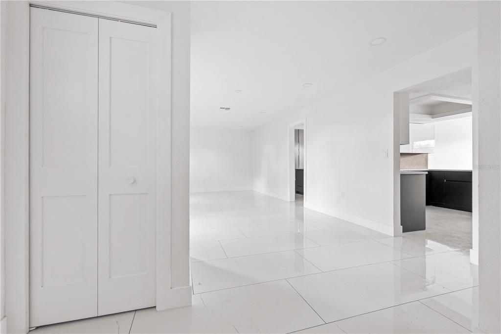 For Sale: $499,900 (3 beds, 2 baths, 1959 Square Feet)