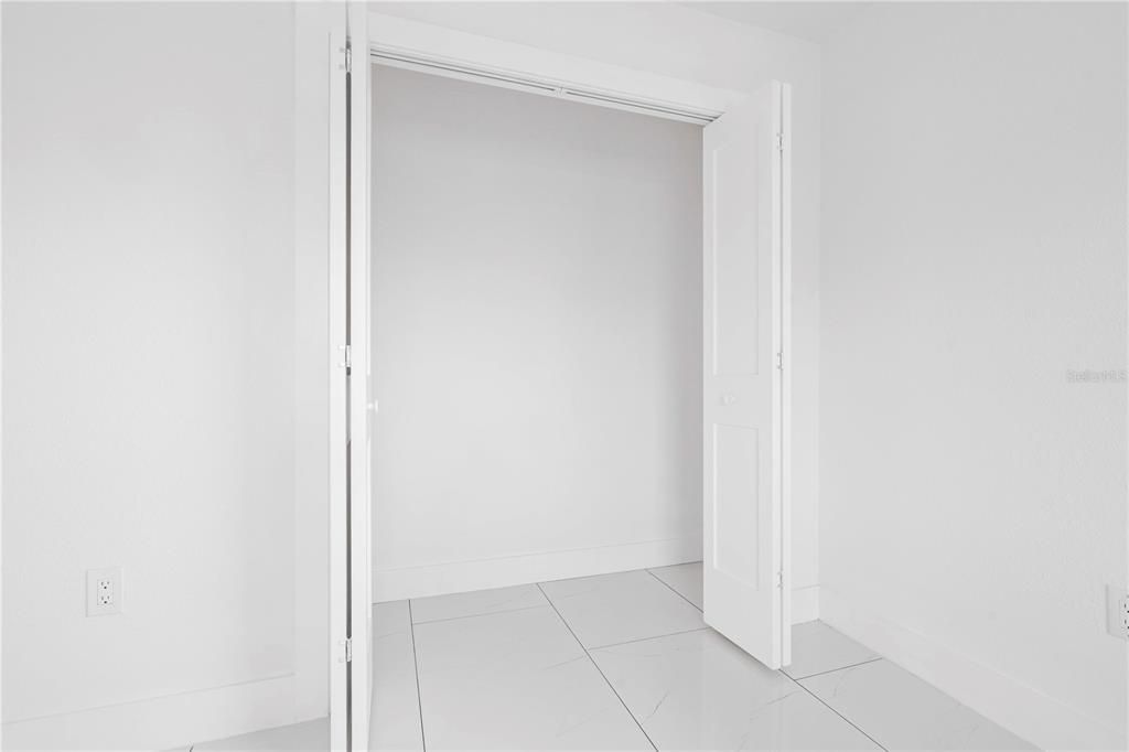 For Sale: $499,900 (3 beds, 2 baths, 1959 Square Feet)