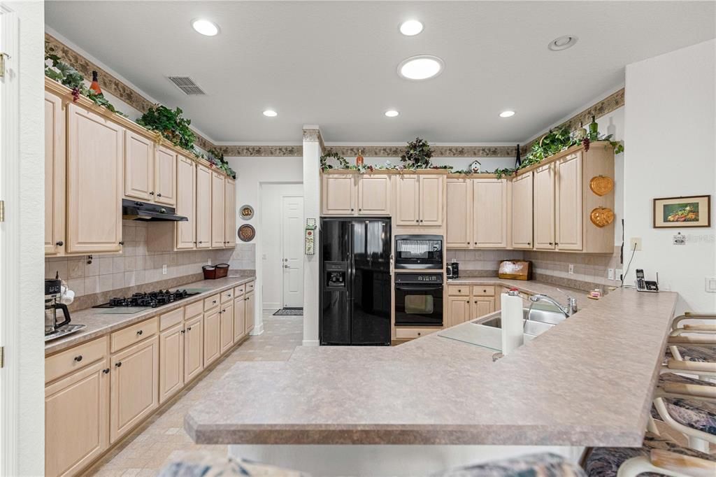 For Sale: $437,900 (3 beds, 2 baths, 2333 Square Feet)