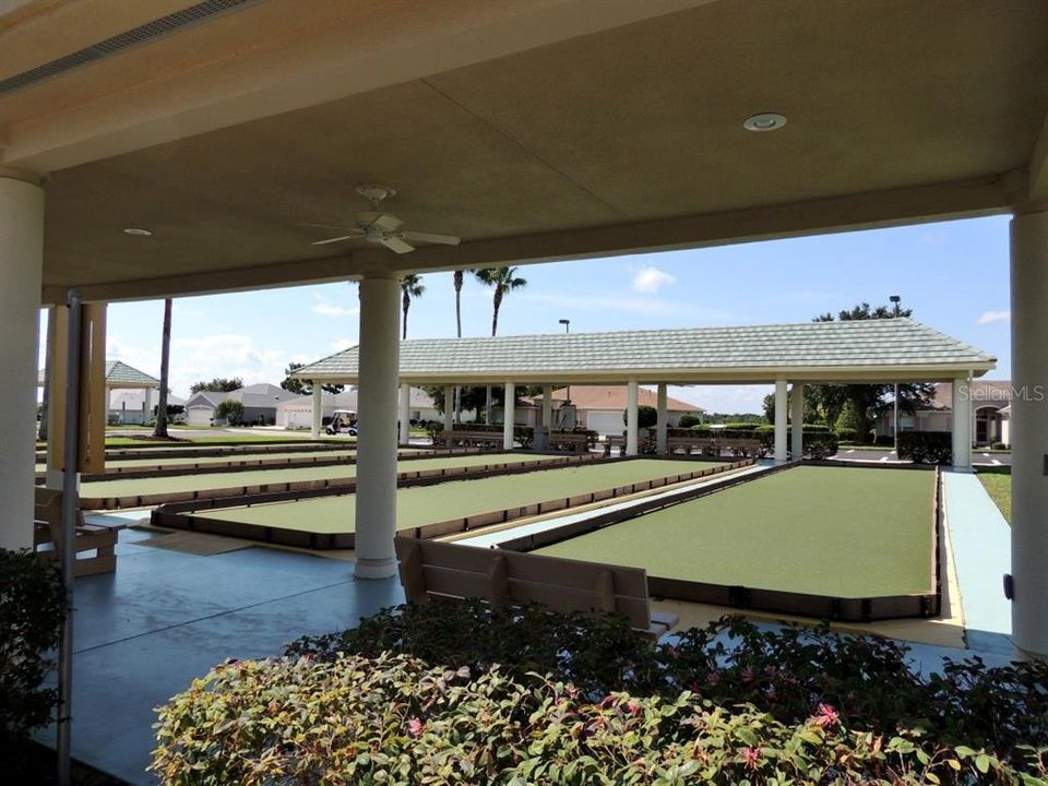 For Sale: $437,900 (3 beds, 2 baths, 2333 Square Feet)