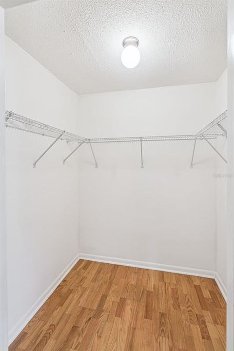 En Venta: $357,500 (4 camas, 3 baños, 2200 Pies cuadrados)