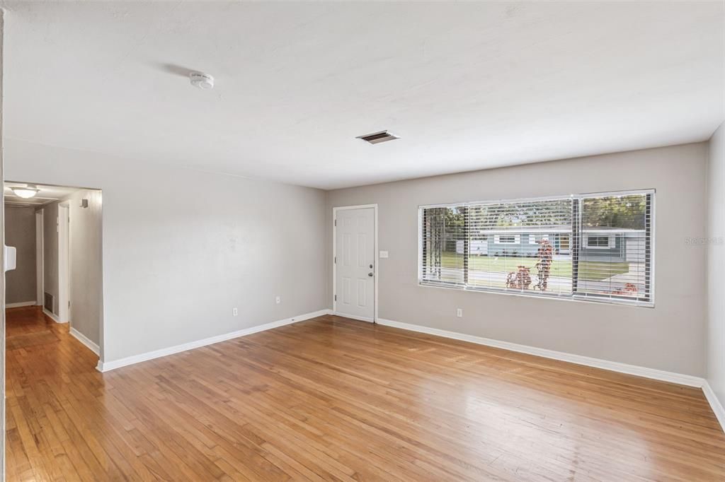 En Venta: $357,500 (4 camas, 3 baños, 2200 Pies cuadrados)