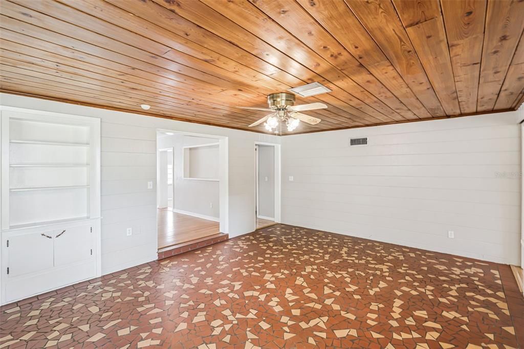 En Venta: $357,500 (4 camas, 3 baños, 2200 Pies cuadrados)