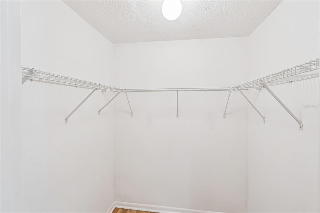 En Venta: $357,500 (4 camas, 3 baños, 2200 Pies cuadrados)