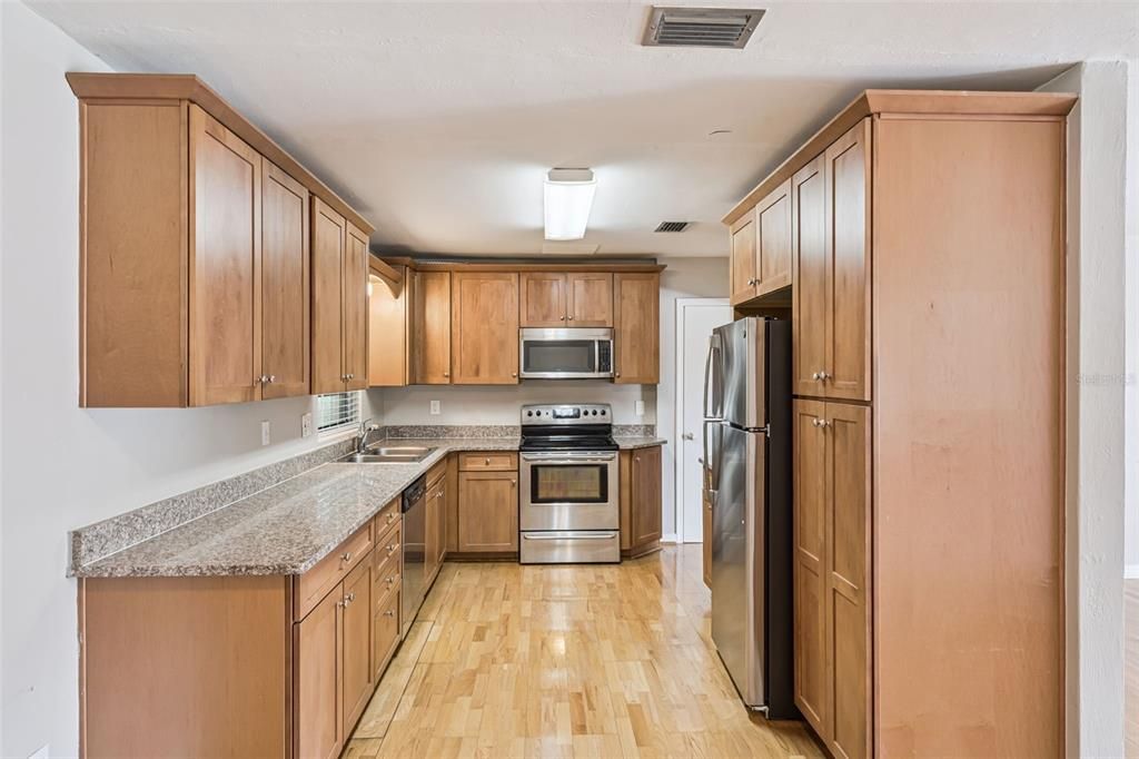 En Venta: $357,500 (4 camas, 3 baños, 2200 Pies cuadrados)