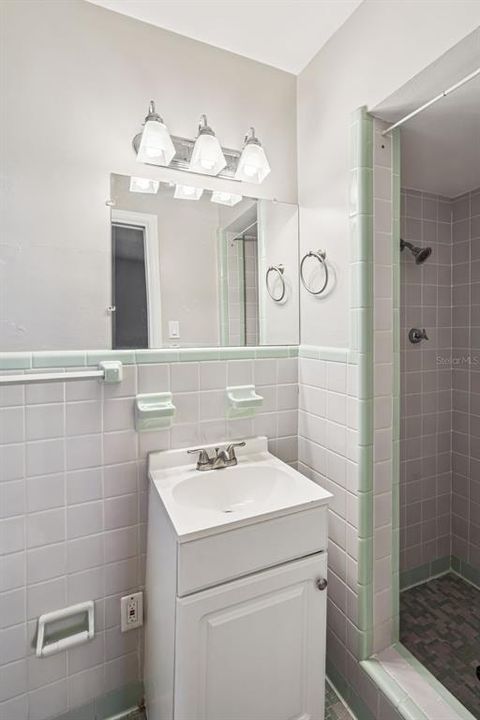 En Venta: $357,500 (4 camas, 3 baños, 2200 Pies cuadrados)