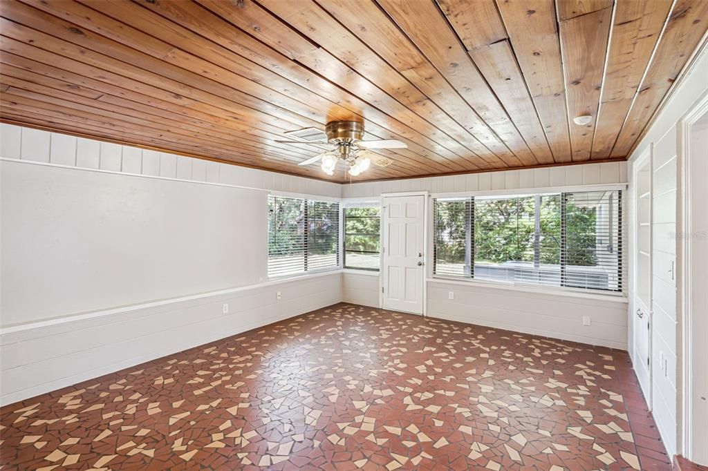 En Venta: $357,500 (4 camas, 3 baños, 2200 Pies cuadrados)