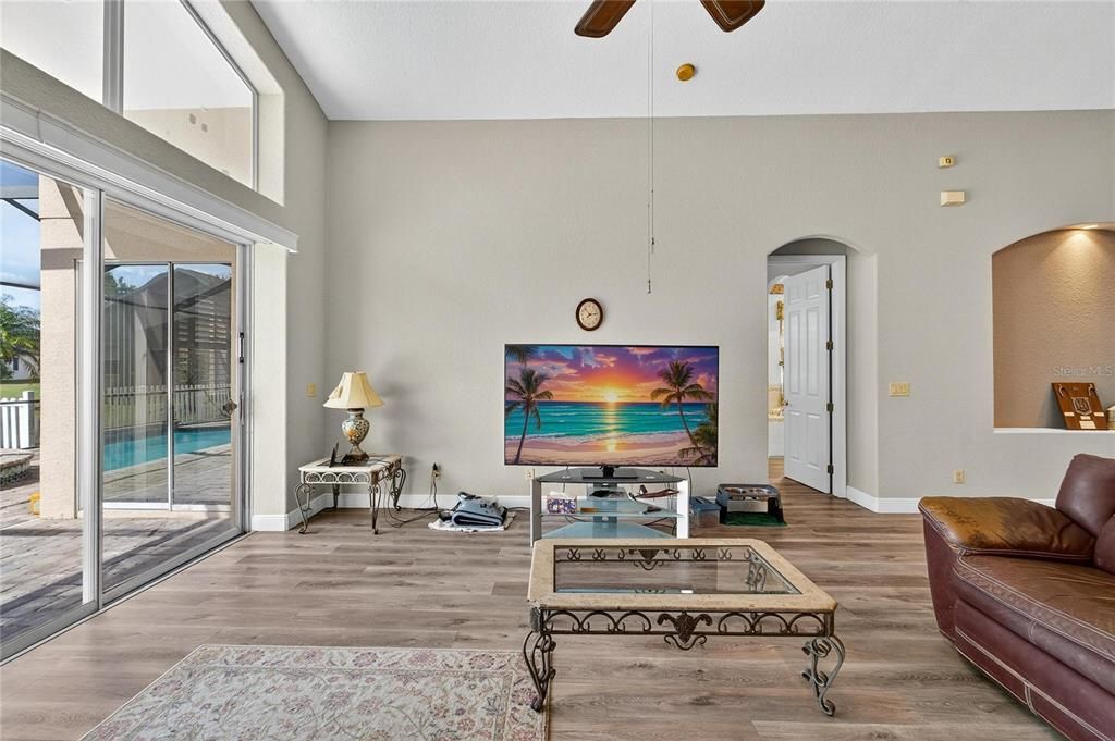 For Sale: $524,000 (4 beds, 3 baths, 2612 Square Feet)