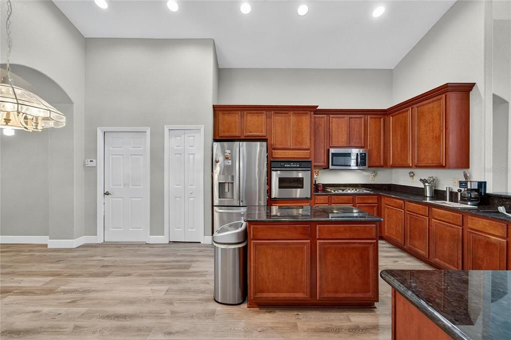 For Sale: $524,000 (4 beds, 3 baths, 2612 Square Feet)