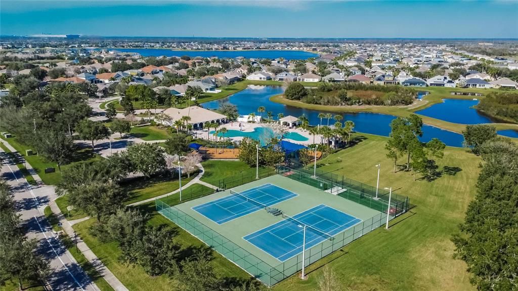 For Sale: $524,000 (4 beds, 3 baths, 2612 Square Feet)