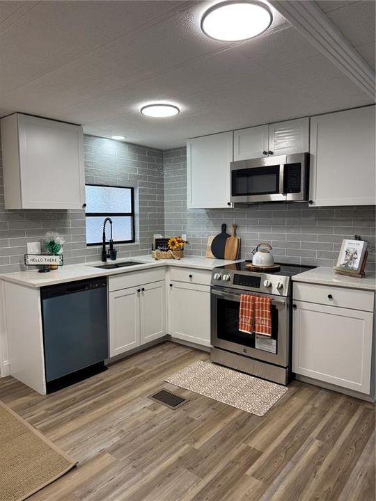 For Sale: $219,000 (3 beds, 2 baths, 960 Square Feet)