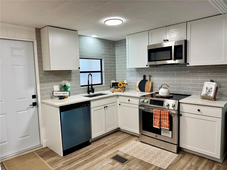 For Sale: $219,000 (3 beds, 2 baths, 960 Square Feet)