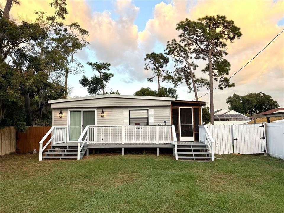 For Sale: $219,000 (3 beds, 2 baths, 960 Square Feet)
