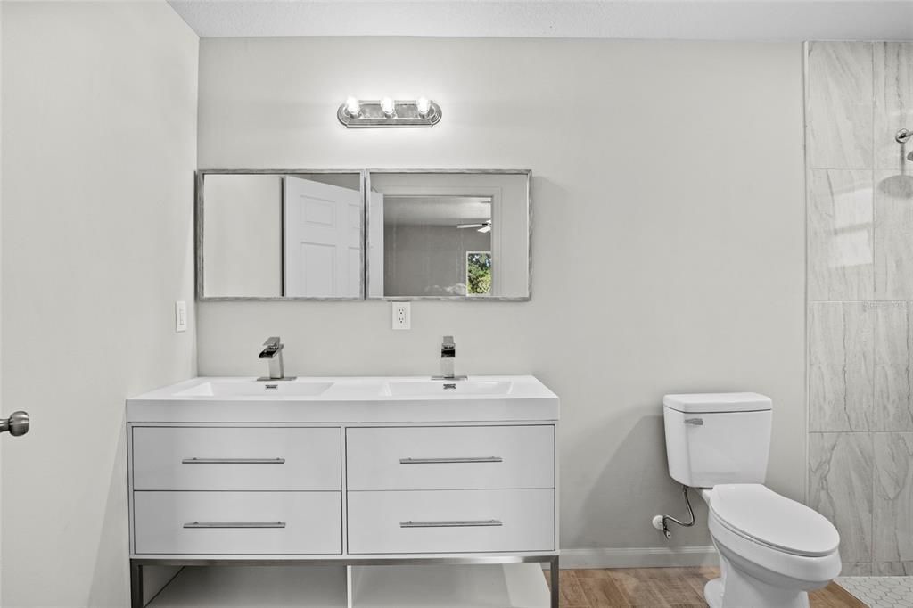 На продажу: $349,900 (3 спален, 2 ванн, 1485 Квадратных фут)