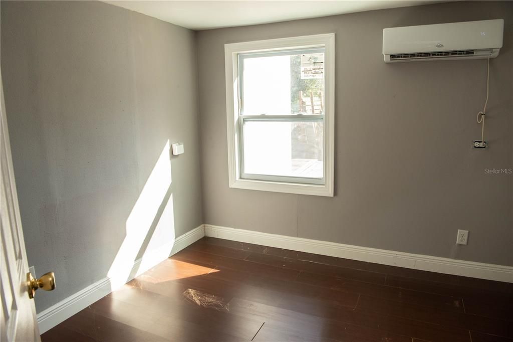 Под контрактом: $220,000 (2 спален, 1 ванн, 1188 Квадратных фут)