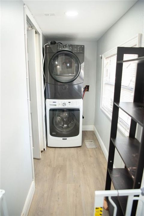 Под контрактом: $220,000 (2 спален, 1 ванн, 1188 Квадратных фут)