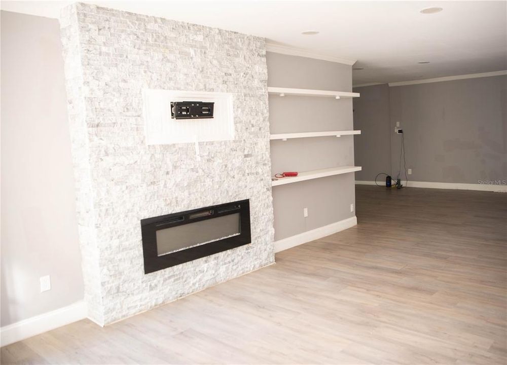 Под контрактом: $220,000 (2 спален, 1 ванн, 1188 Квадратных фут)