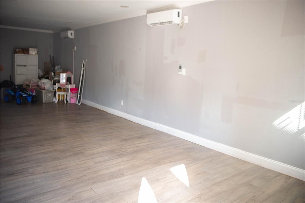 Под контрактом: $220,000 (2 спален, 1 ванн, 1188 Квадратных фут)