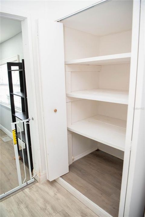 Под контрактом: $220,000 (2 спален, 1 ванн, 1188 Квадратных фут)