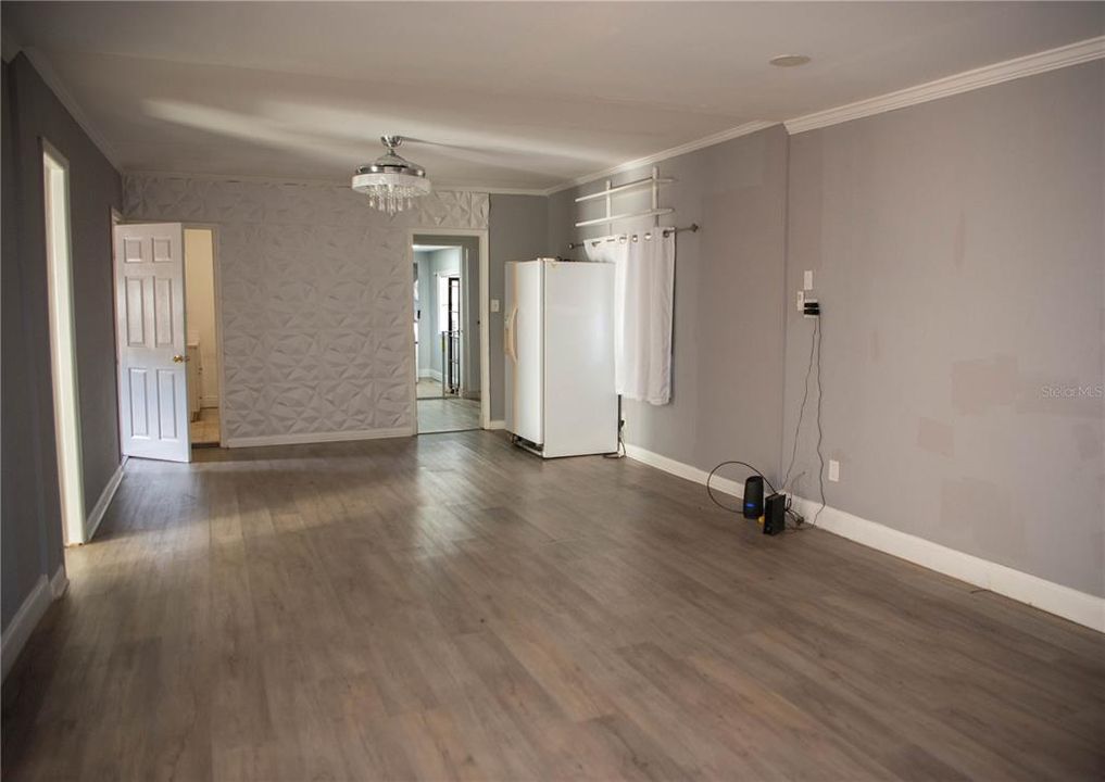 Под контрактом: $220,000 (2 спален, 1 ванн, 1188 Квадратных фут)