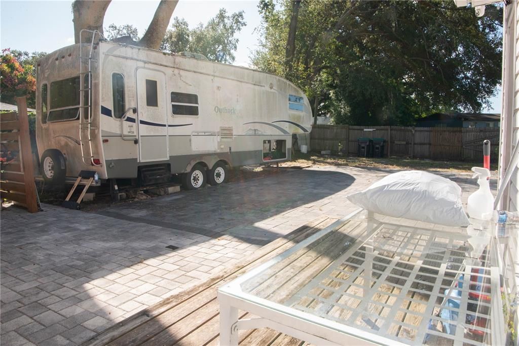 Под контрактом: $220,000 (2 спален, 1 ванн, 1188 Квадратных фут)