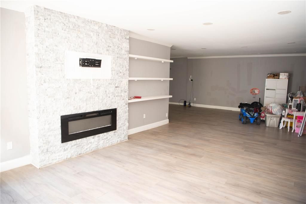 Под контрактом: $220,000 (2 спален, 1 ванн, 1188 Квадратных фут)