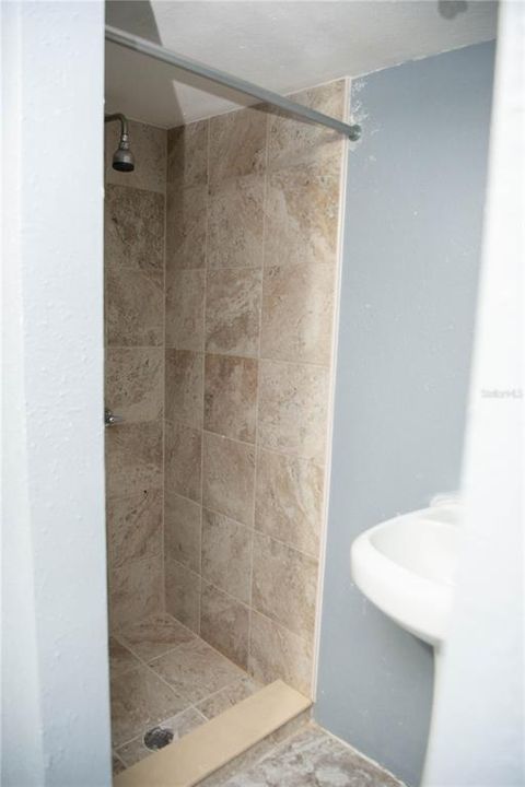 Под контрактом: $220,000 (2 спален, 1 ванн, 1188 Квадратных фут)