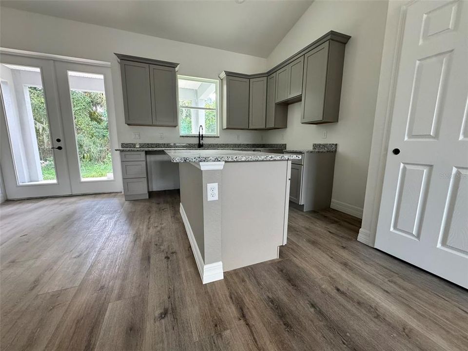 For Sale: $275,000 (3 beds, 2 baths, 1338 Square Feet)