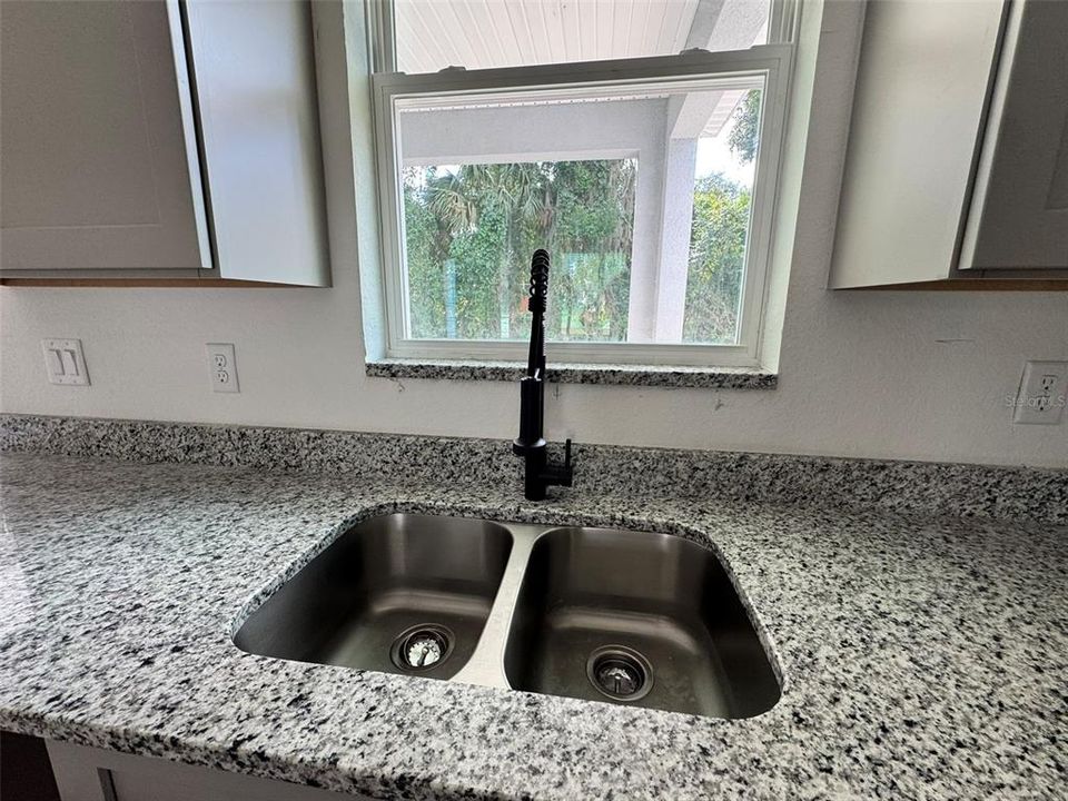 For Sale: $275,000 (3 beds, 2 baths, 1338 Square Feet)