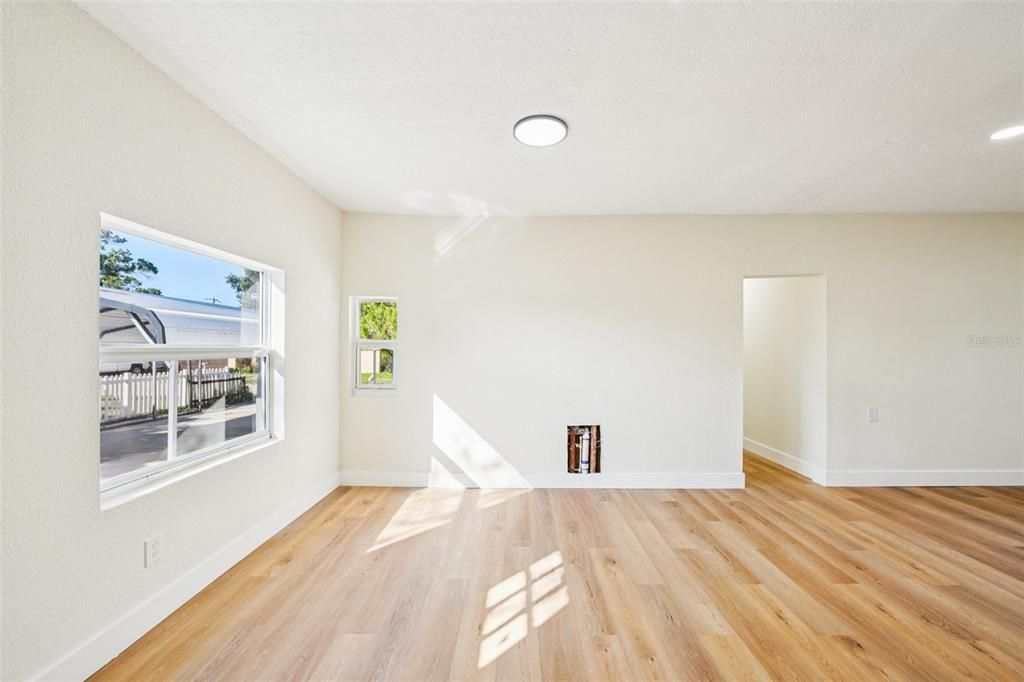 待售: $380,000 (4 贝兹, 2 浴室, 1424 平方英尺)