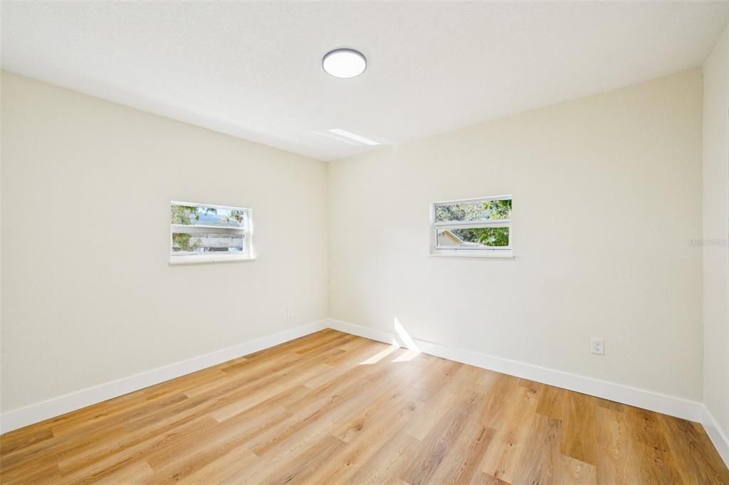 待售: $380,000 (4 贝兹, 2 浴室, 1424 平方英尺)