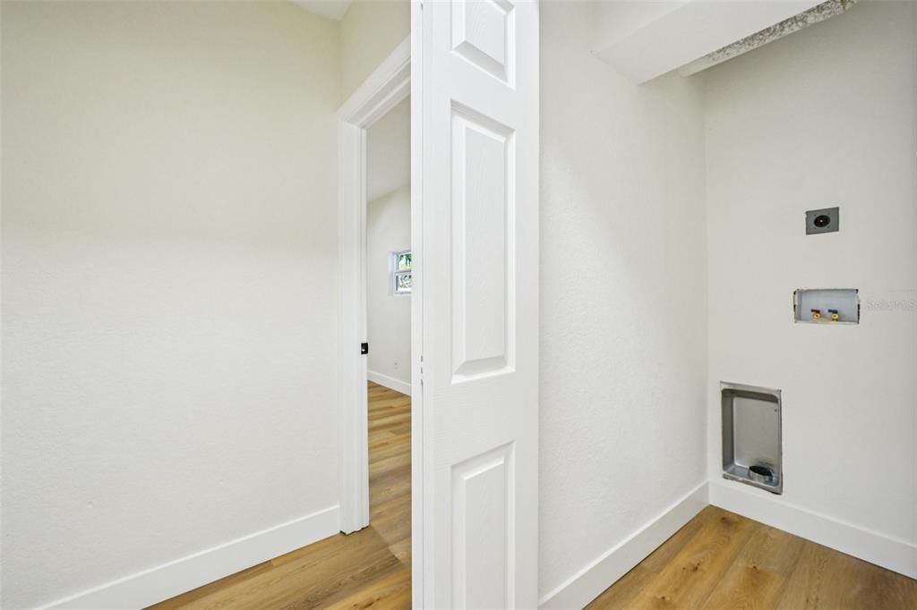 待售: $380,000 (4 贝兹, 2 浴室, 1424 平方英尺)