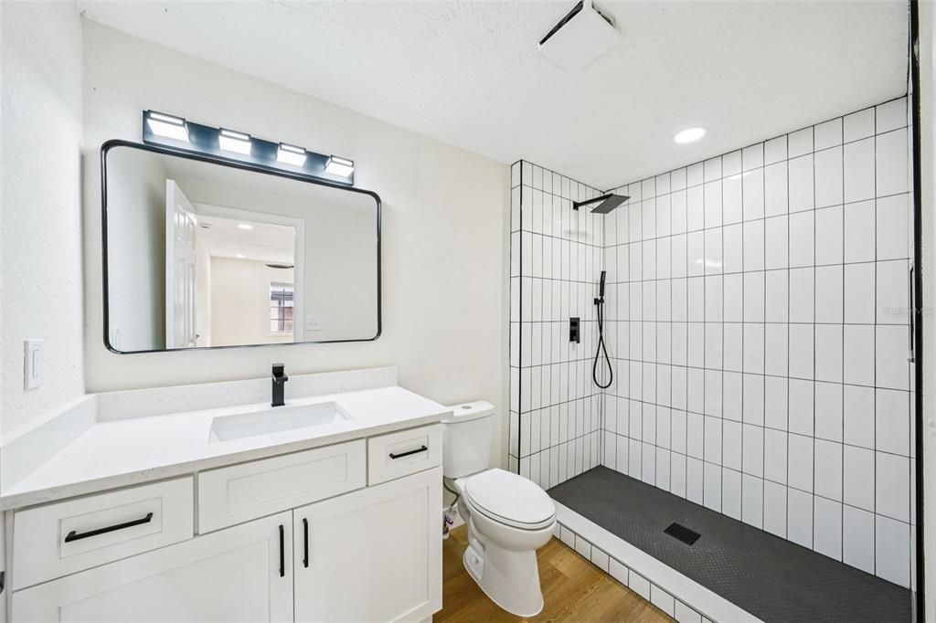 待售: $380,000 (4 贝兹, 2 浴室, 1424 平方英尺)