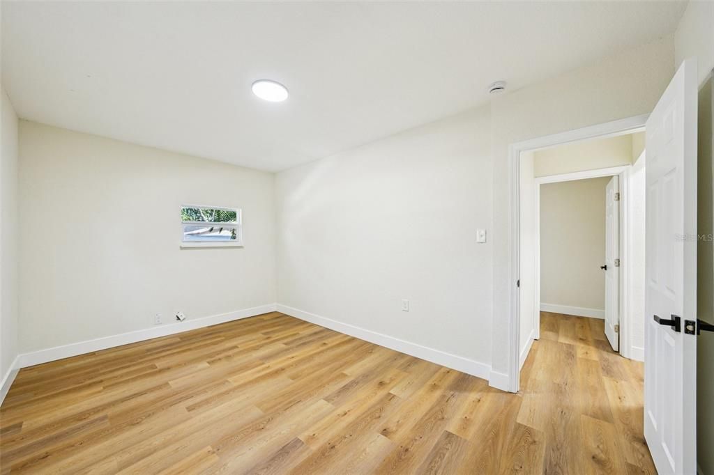 待售: $380,000 (4 贝兹, 2 浴室, 1424 平方英尺)