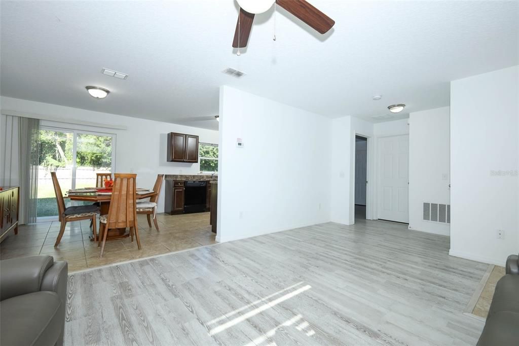 For Sale: $315,000 (3 beds, 2 baths, 1298 Square Feet)