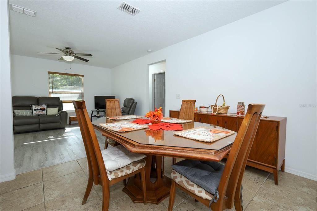 For Sale: $315,000 (3 beds, 2 baths, 1298 Square Feet)