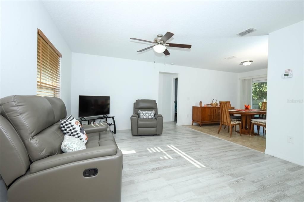 For Sale: $315,000 (3 beds, 2 baths, 1298 Square Feet)