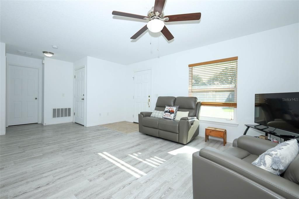 For Sale: $315,000 (3 beds, 2 baths, 1298 Square Feet)