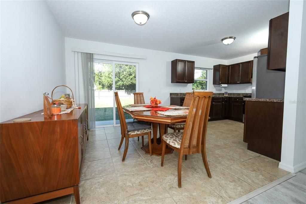 For Sale: $315,000 (3 beds, 2 baths, 1298 Square Feet)