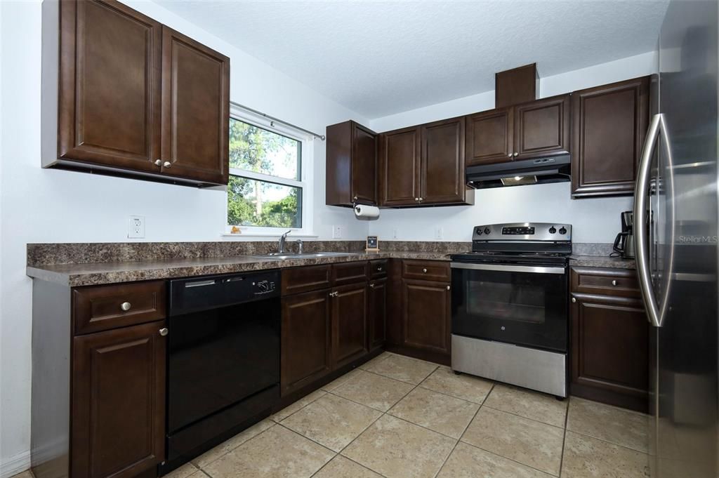 For Sale: $315,000 (3 beds, 2 baths, 1298 Square Feet)