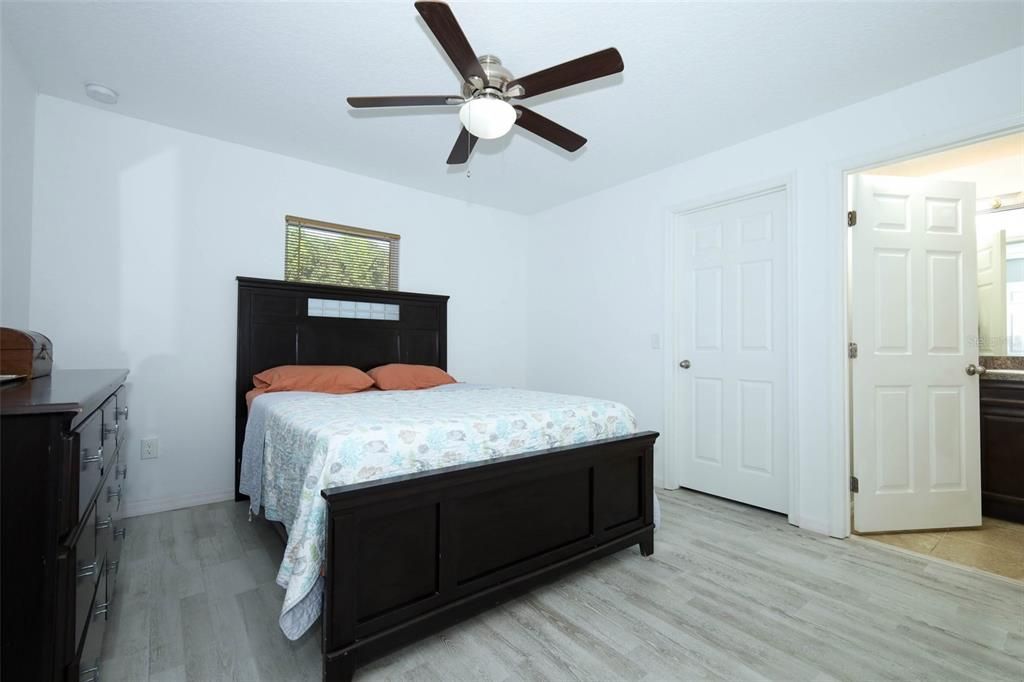 For Sale: $315,000 (3 beds, 2 baths, 1298 Square Feet)