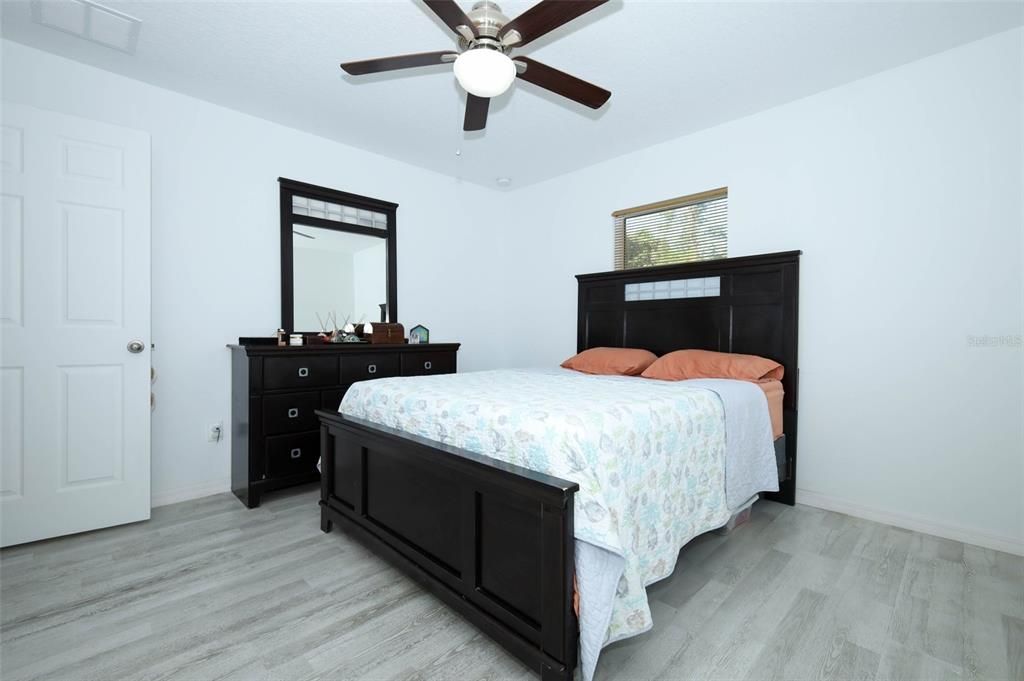 For Sale: $315,000 (3 beds, 2 baths, 1298 Square Feet)